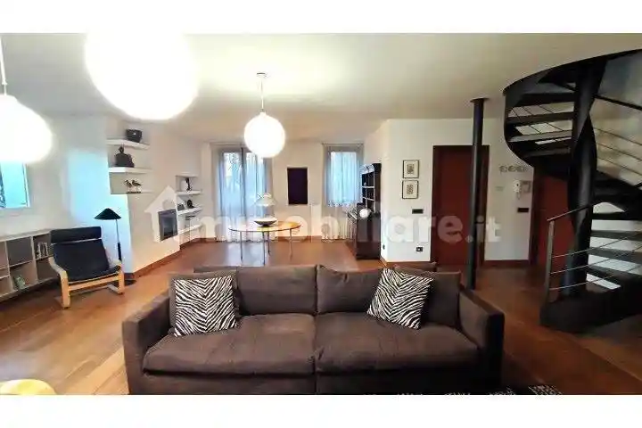 Appartamento in vendita a Lesmo