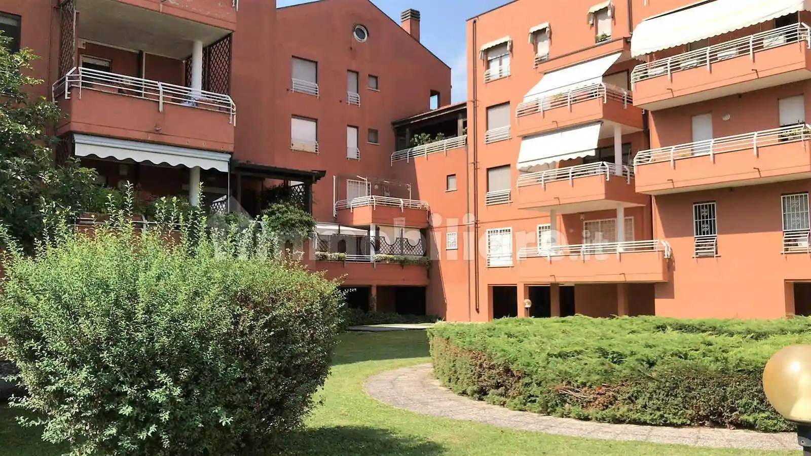 Appartamento in vendita a Trezzano sul Naviglio