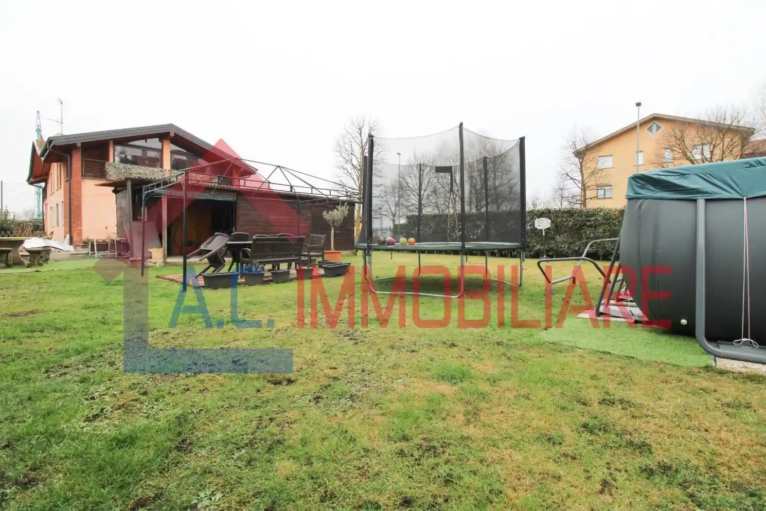 Villa in vendita a Vergiate