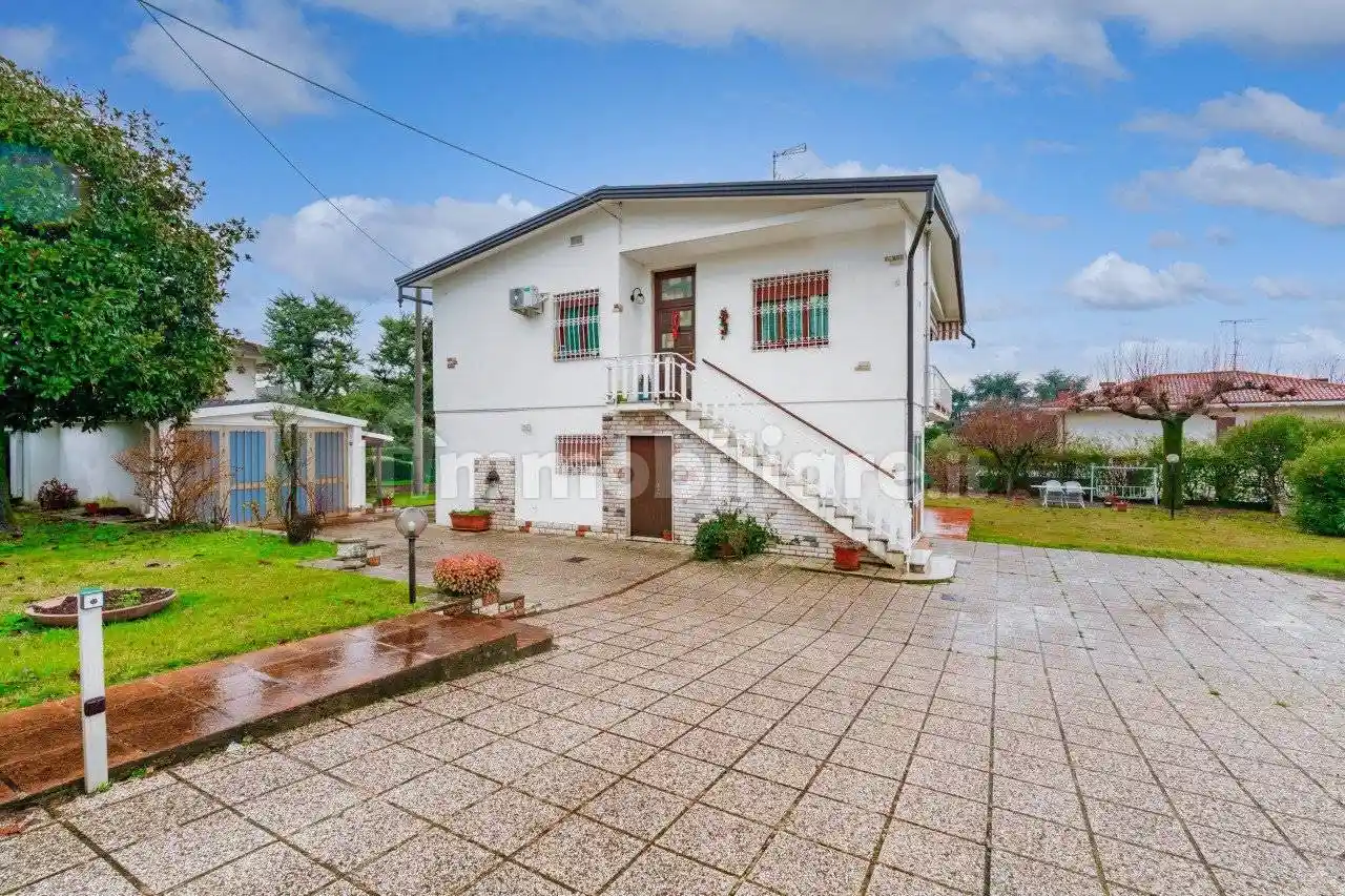 Villa in vendita a Castiglione delle Stiviere