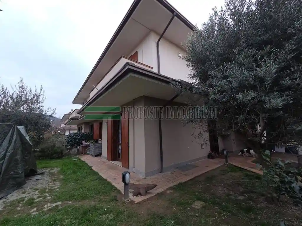 Villa in vendita a Rodengo Saiano