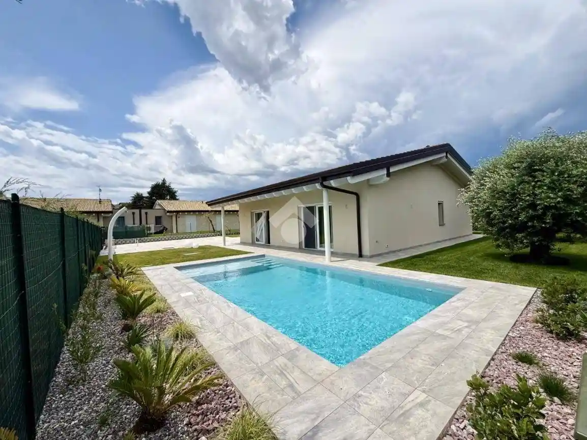 Villa in vendita a Manerba del Garda