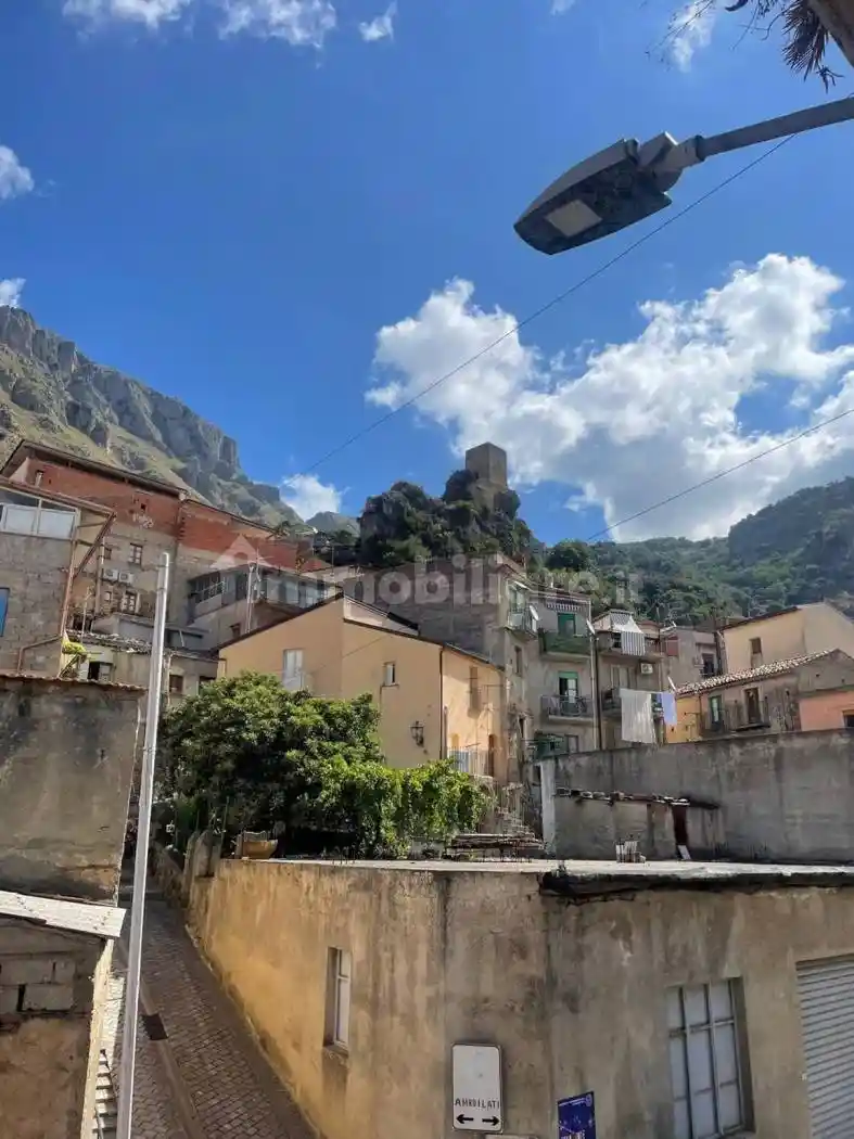 Palazzo - Edificio in vendita a Alcara li Fusi