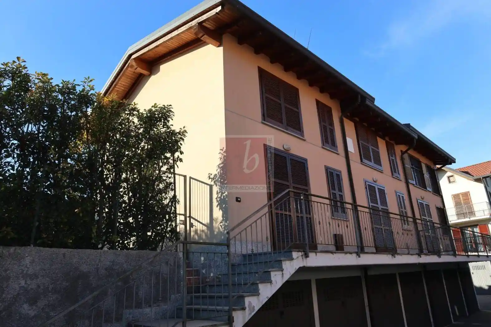 Casa indipendente in affitto a Leggiuno