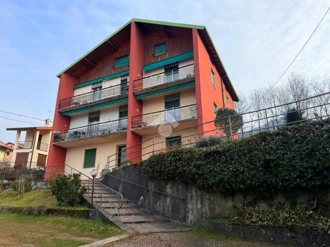 Appartamento in vendita a Carenno