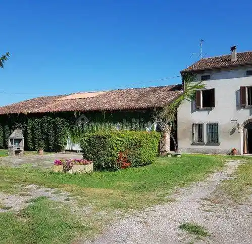 Villa in vendita a Gazzuolo
