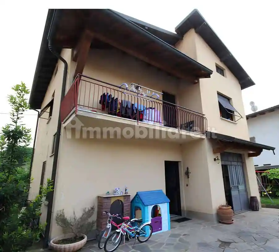 Appartamento in vendita a Fenegrò