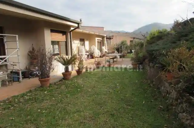 Villa in vendita a Borgo a Mozzano