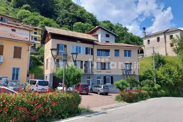 Casa indipendente in vendita a Arola