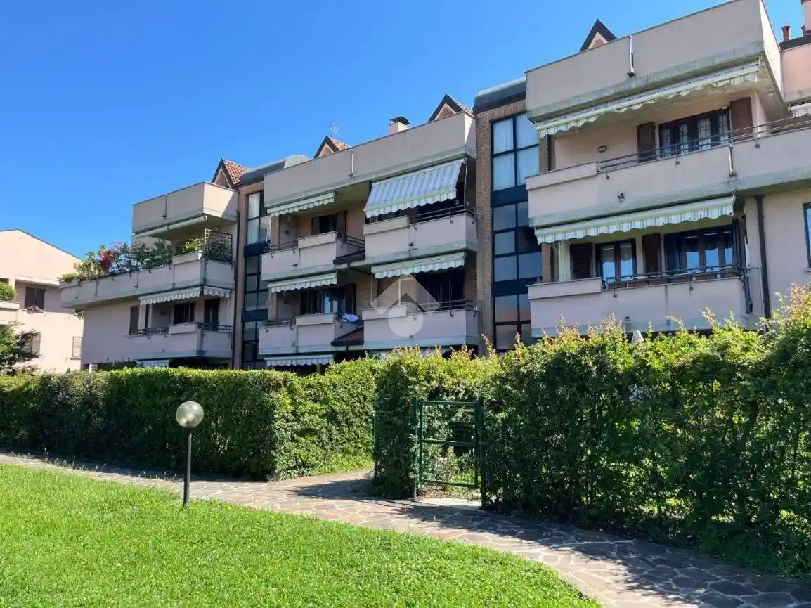 Appartamento in vendita a Villasanta