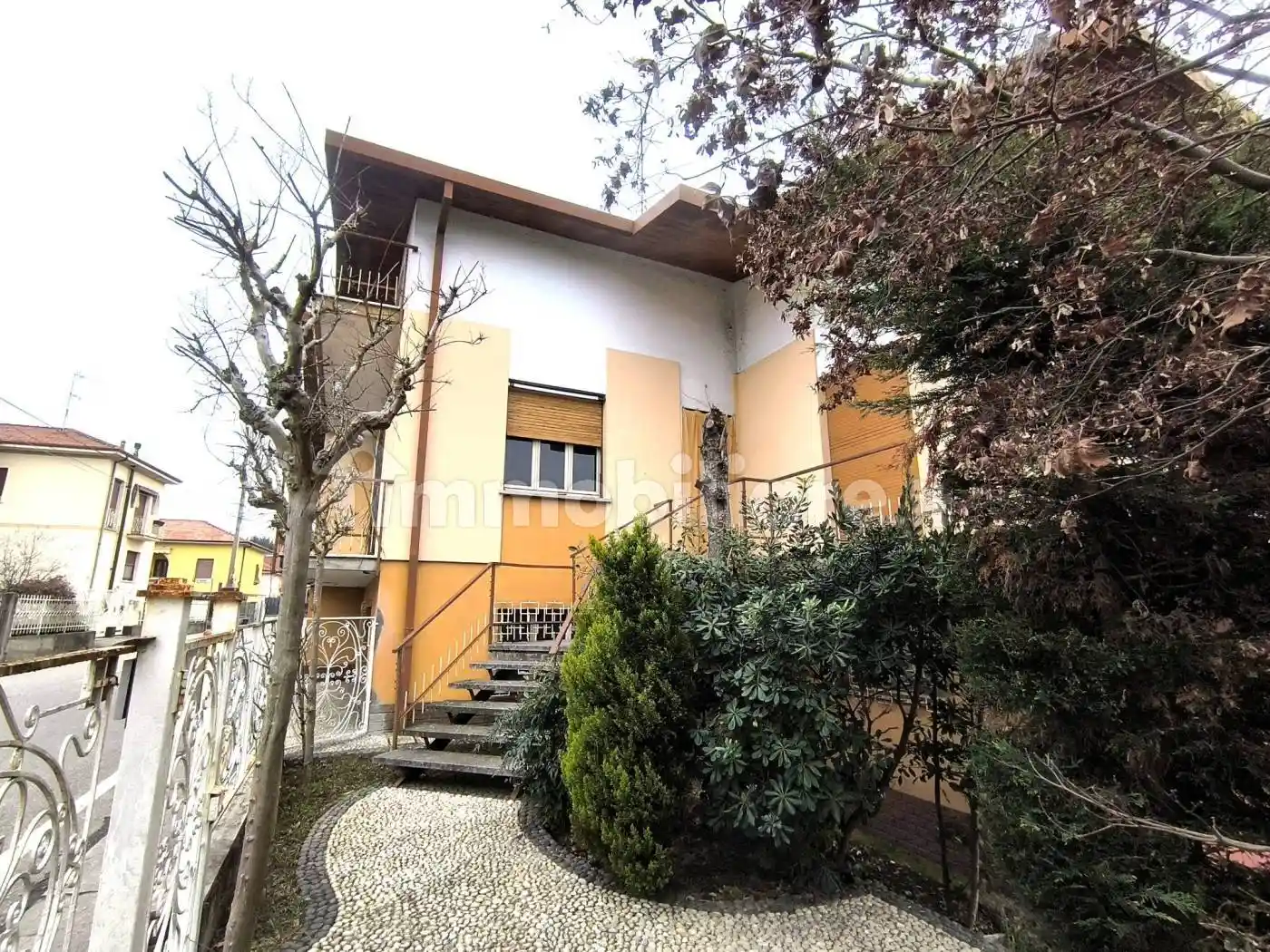 Villa in vendita a Cavaria con Premezzo