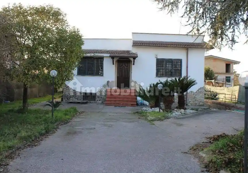 Villa in vendita a Aprilia