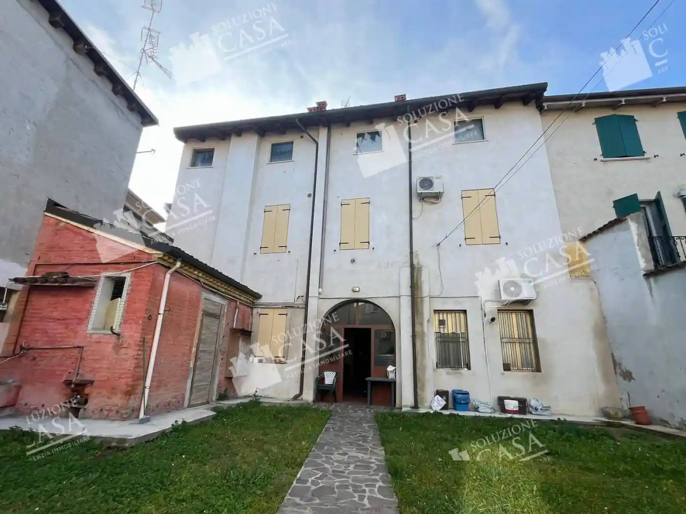 Palazzo - Edificio in vendita a Pieve di Cento