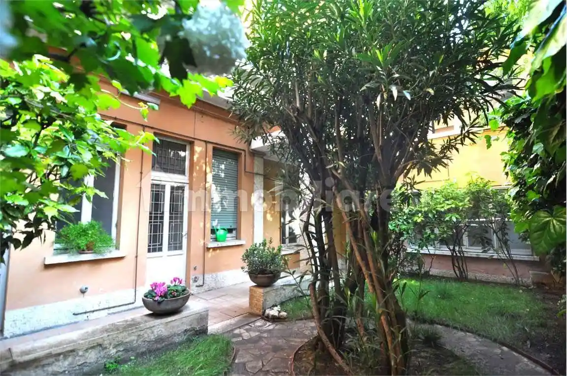 Casa indipendente in vendita a Brescia