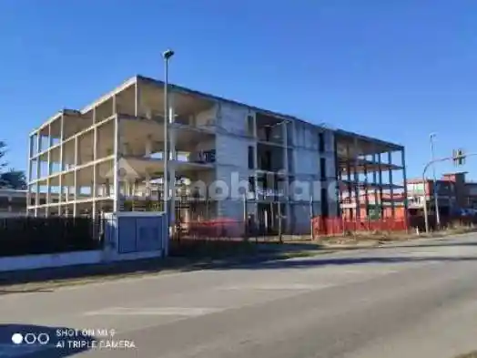 Palazzo - Stabile in vendita a Mozzate