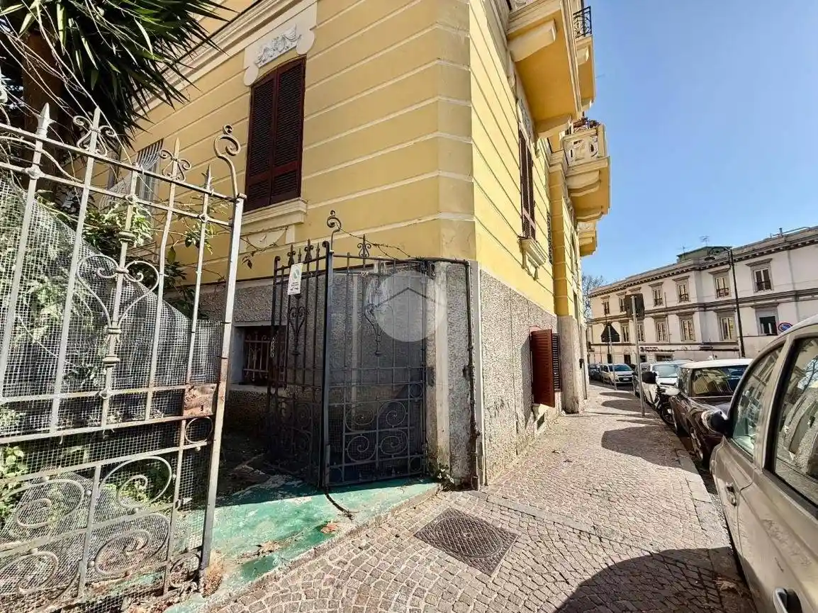 Appartamento in vendita a Napoli