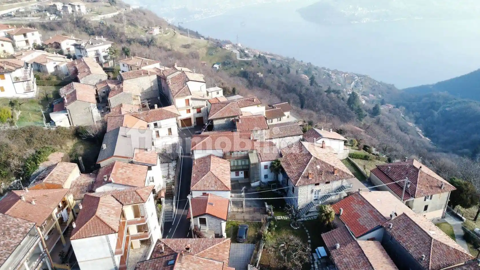 Casa indipendente in vendita a Tavernola Bergamasca