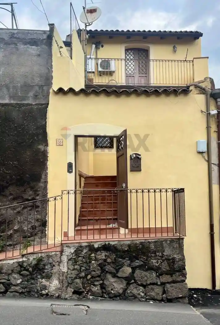 Casa indipendente in vendita a Aci Catena