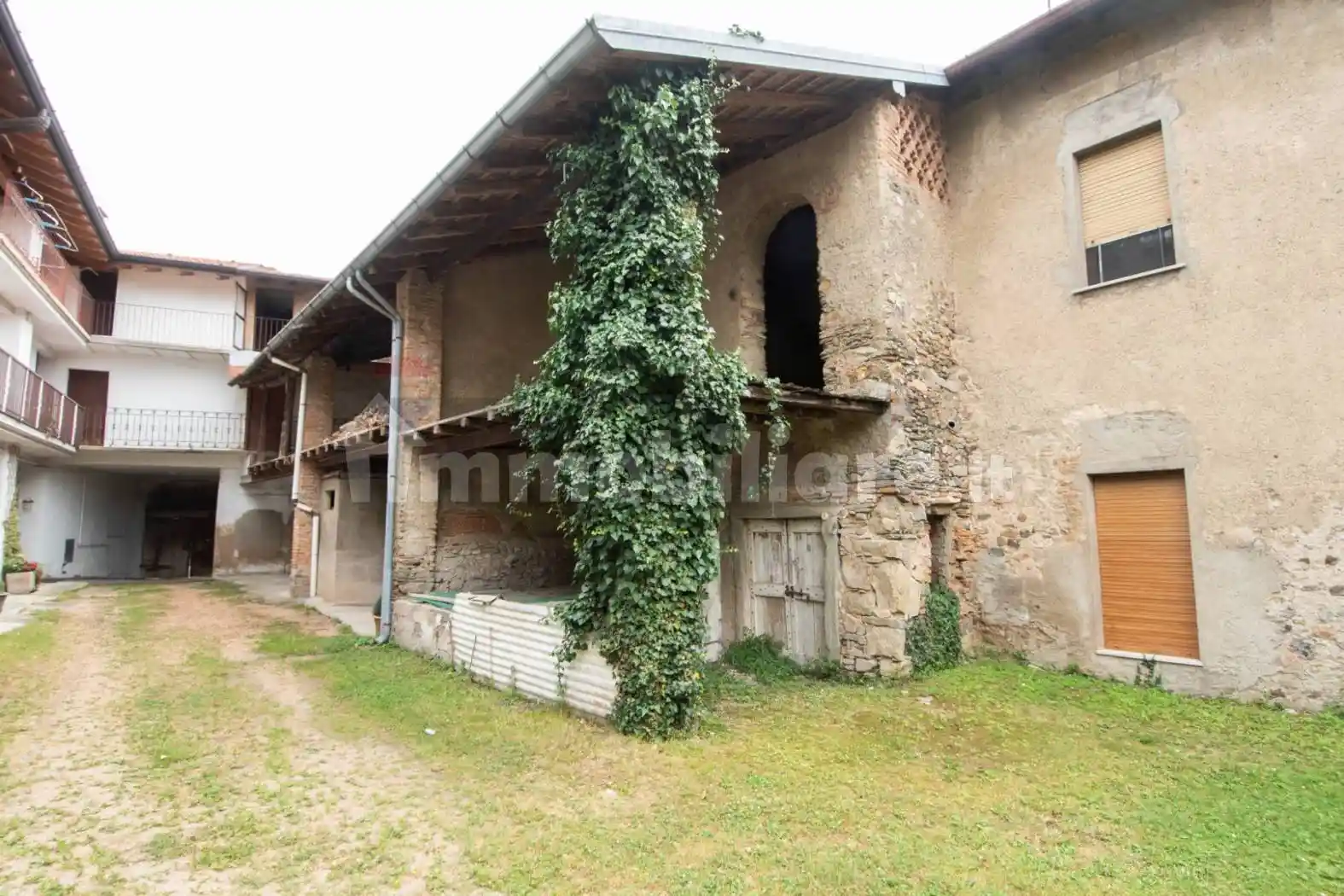 Rustico - Casale in vendita a Cantello