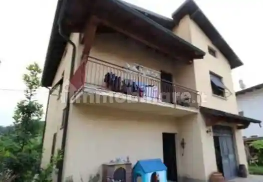 Villa in vendita a Fenegrò