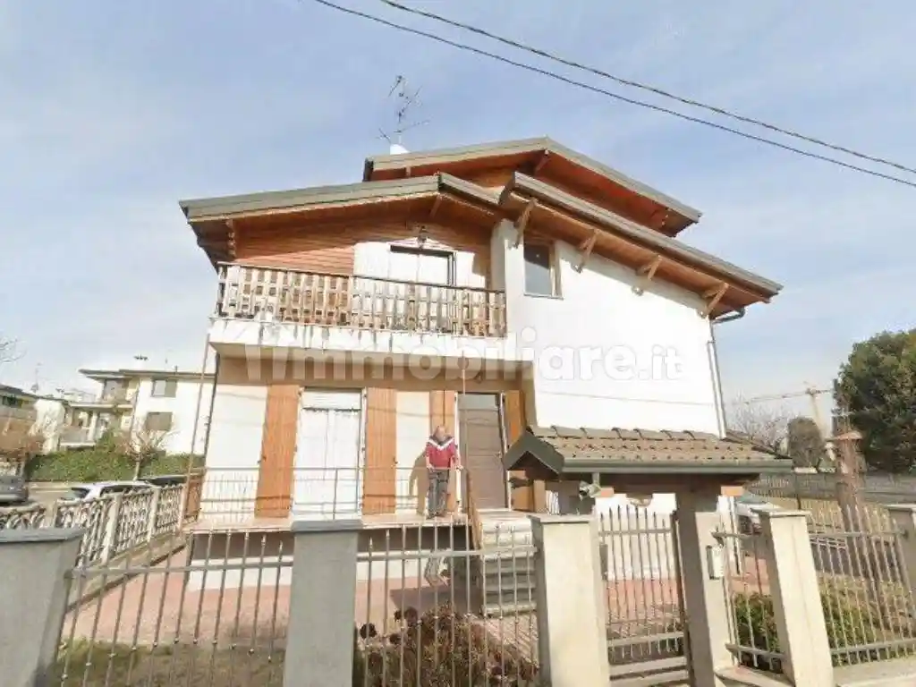 Villa in vendita a Turate