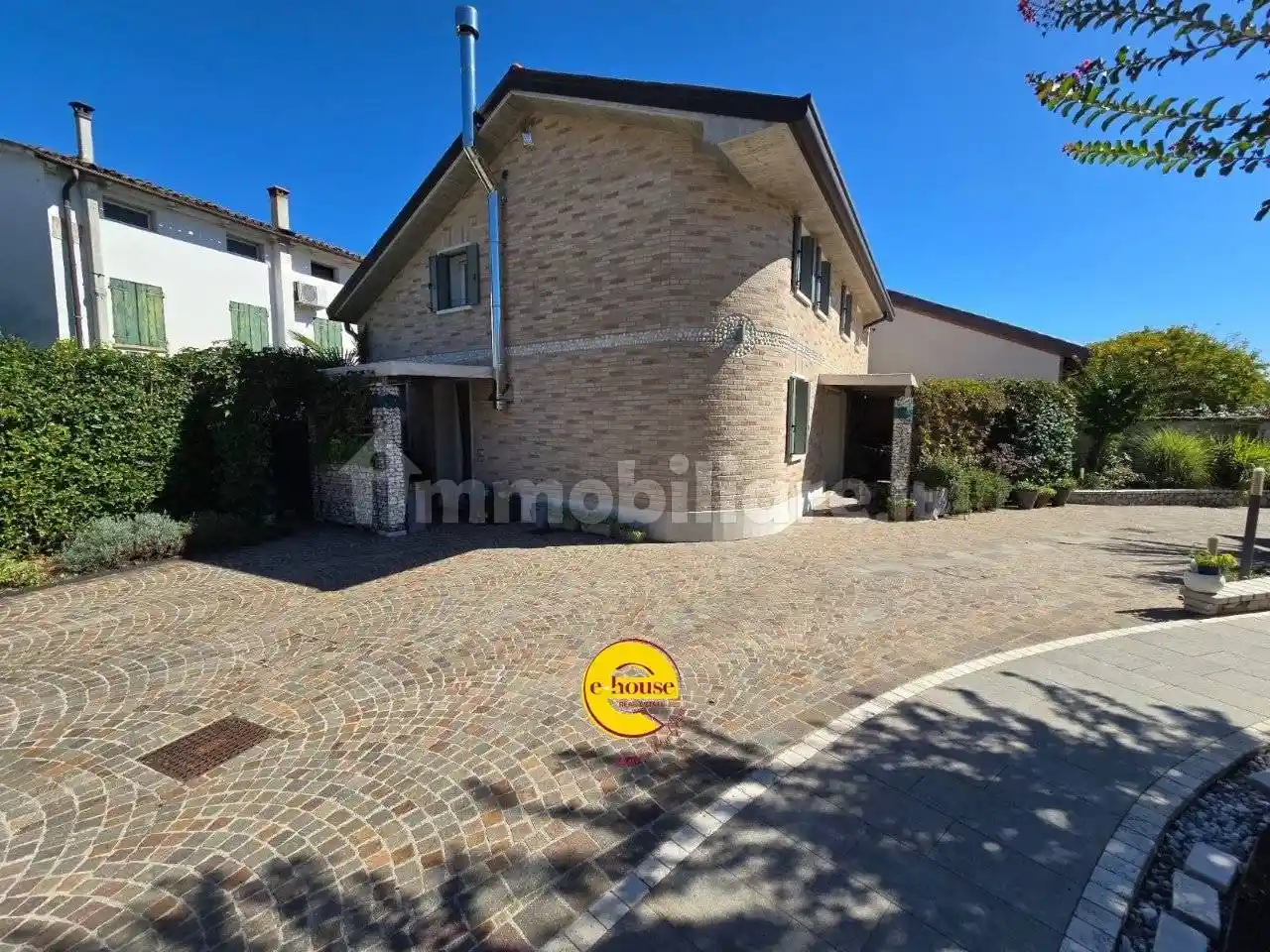 Villa in vendita a Loria