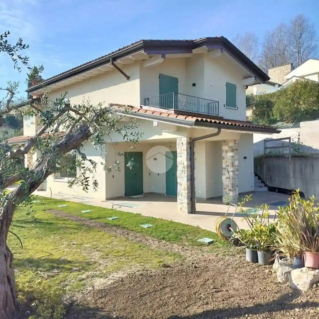 Villa in vendita a Padenghe sul Garda