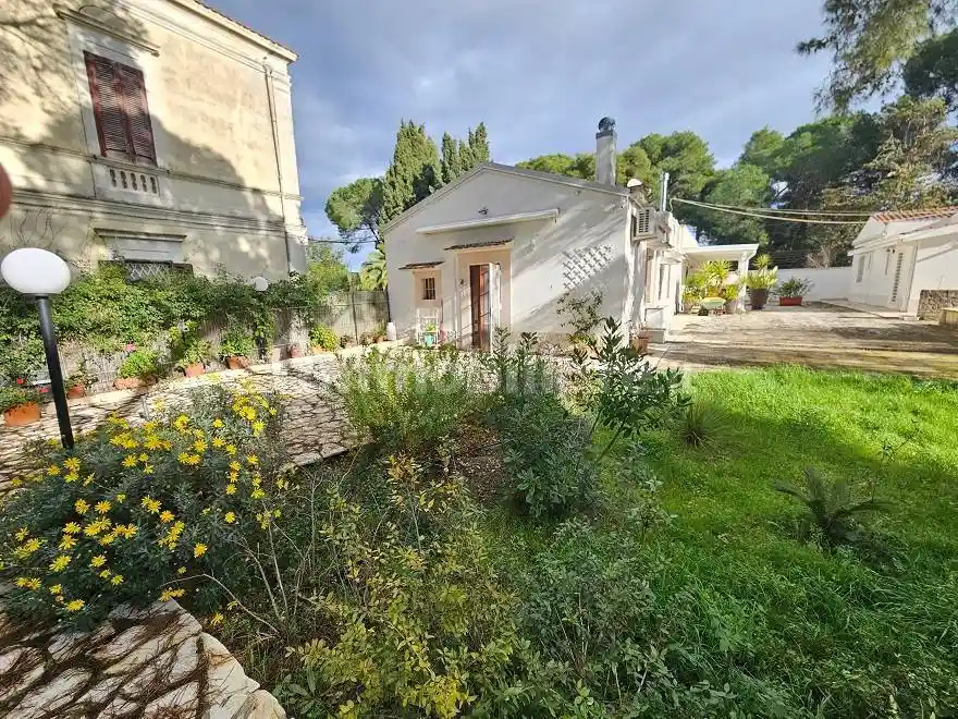 Villa in vendita a Acquaviva delle Fonti