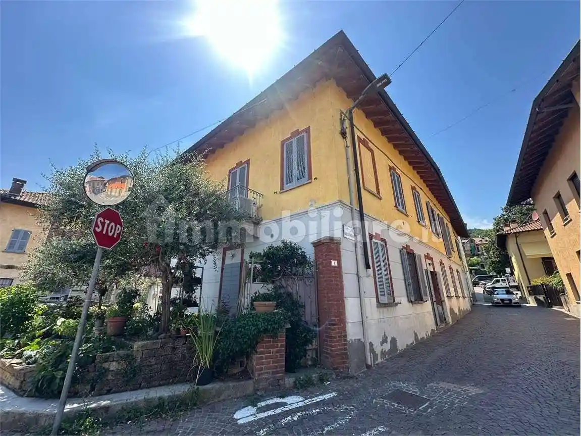 Appartamento in vendita a Mercallo