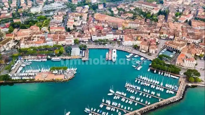 Appartamento in vendita a Desenzano del Garda