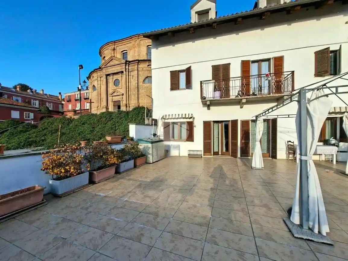 Casa indipendente in vendita a Bra