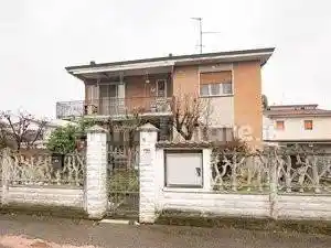 Appartamento in vendita a Zelo Buon Persico