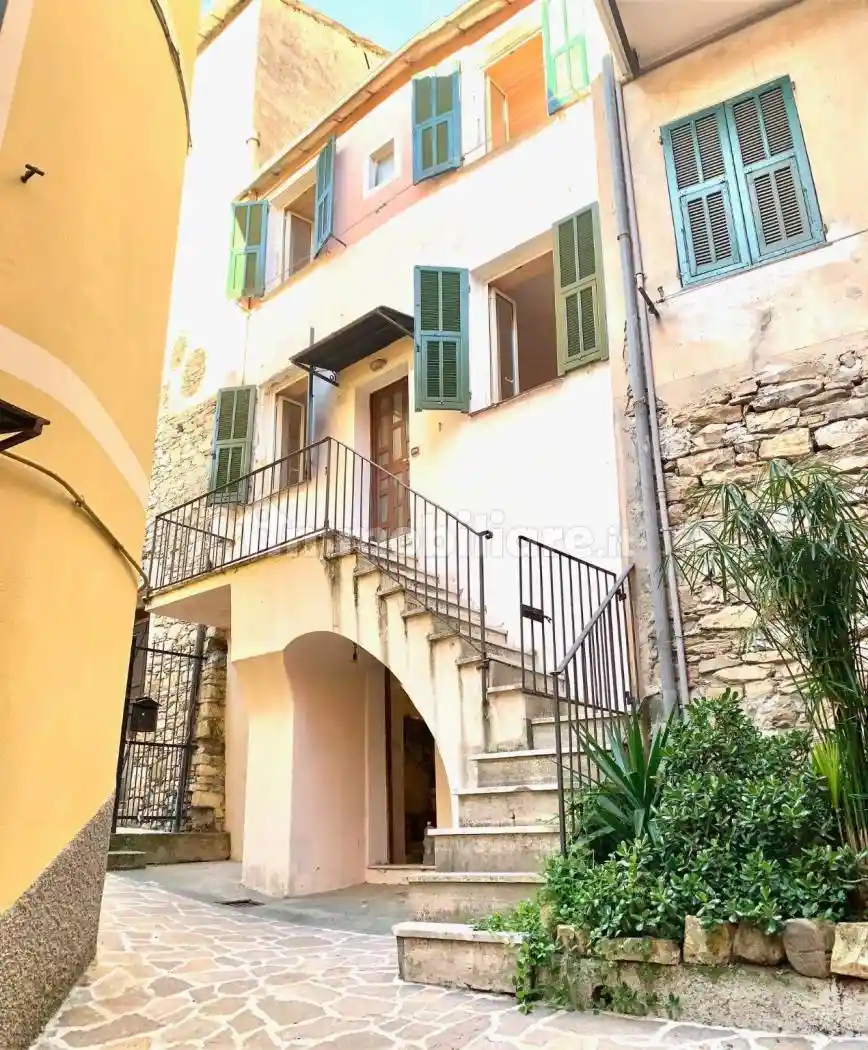 Casa indipendente in vendita a Pontedassio