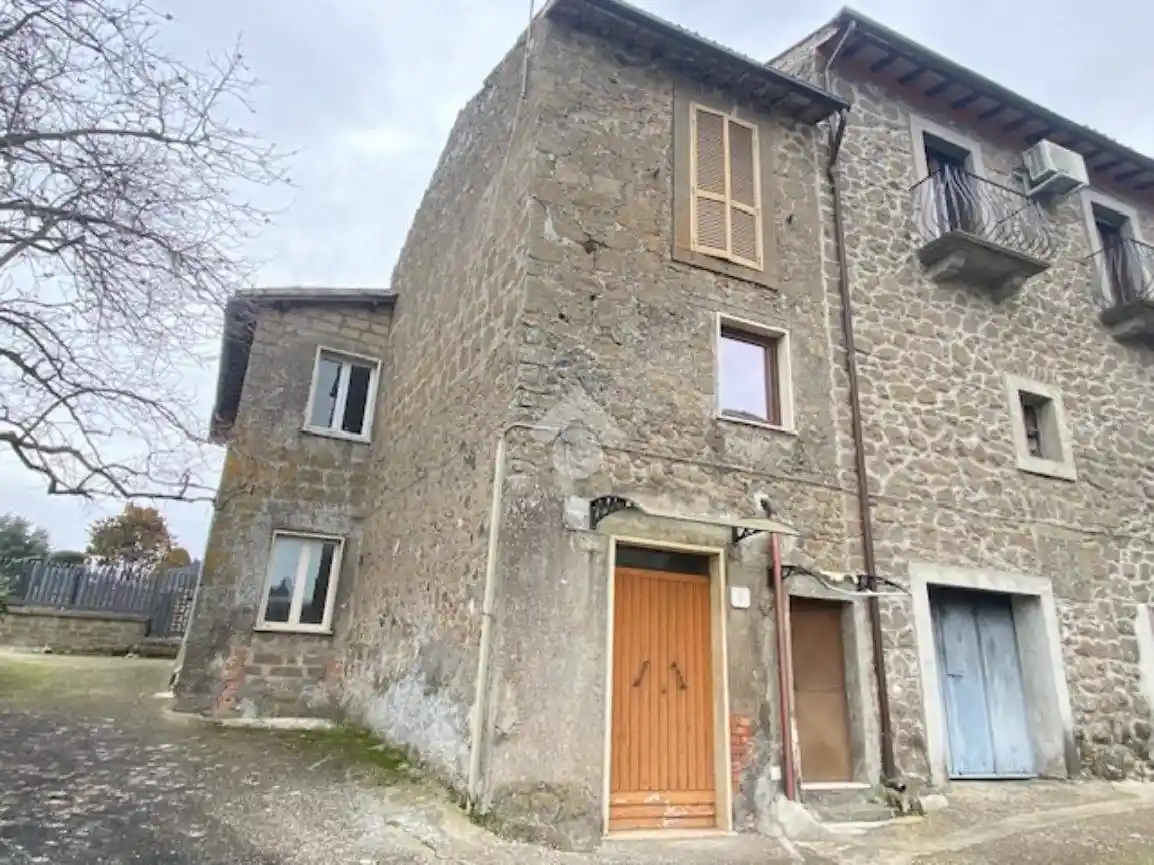 Casa indipendente in vendita a Montefiascone