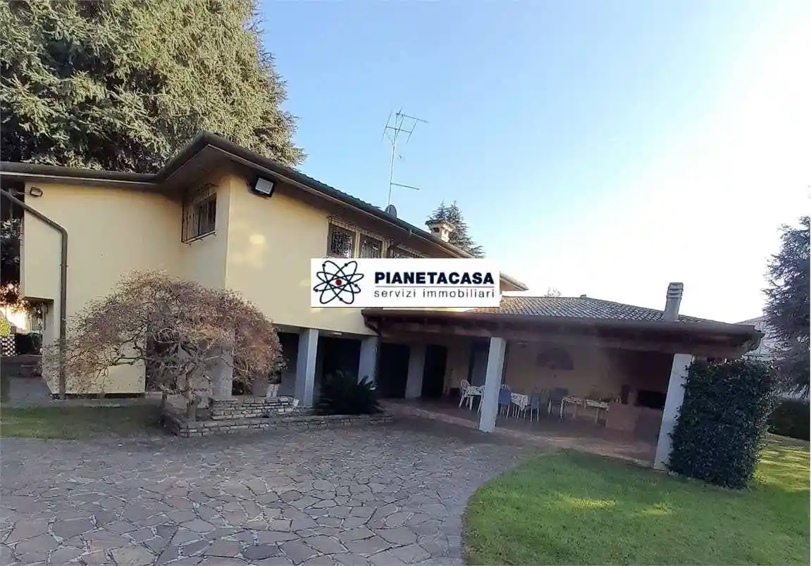 Villa in vendita a Mozzo