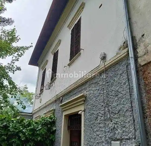 Casa indipendente in vendita a Foligno