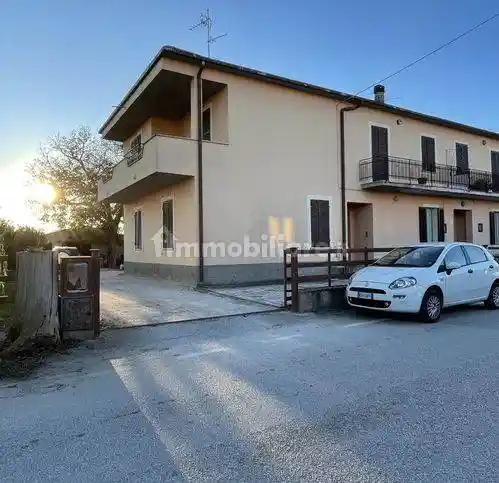 Casa indipendente in vendita a Foligno