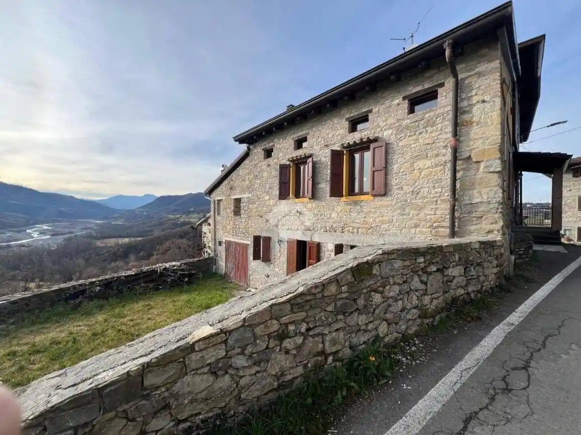Casa indipendente in vendita a Neviano degli Arduini