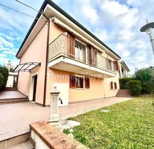 Villa in vendita a Montopoli in Val d'Arno