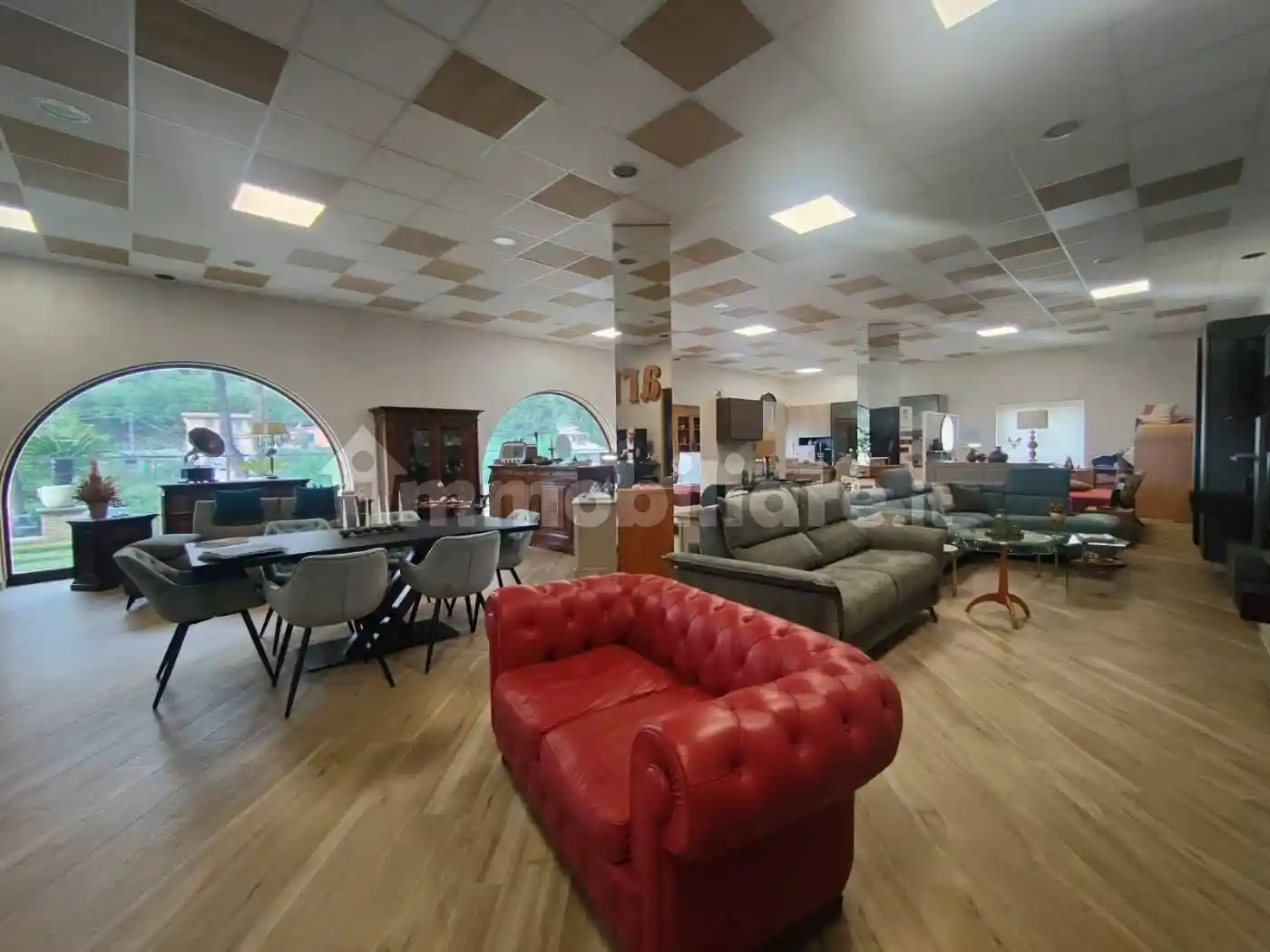 Palazzo - Edificio in vendita a Marino