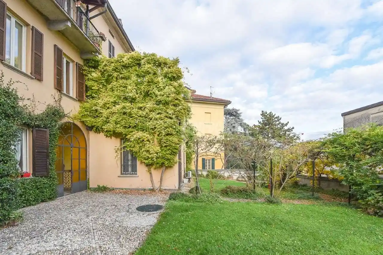 Appartamento in vendita a Erba