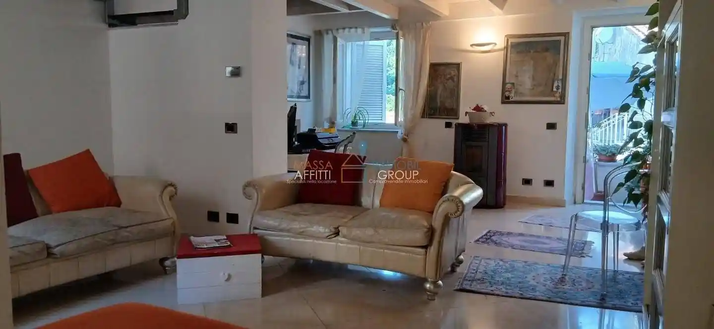 Casa indipendente in vendita a Massa