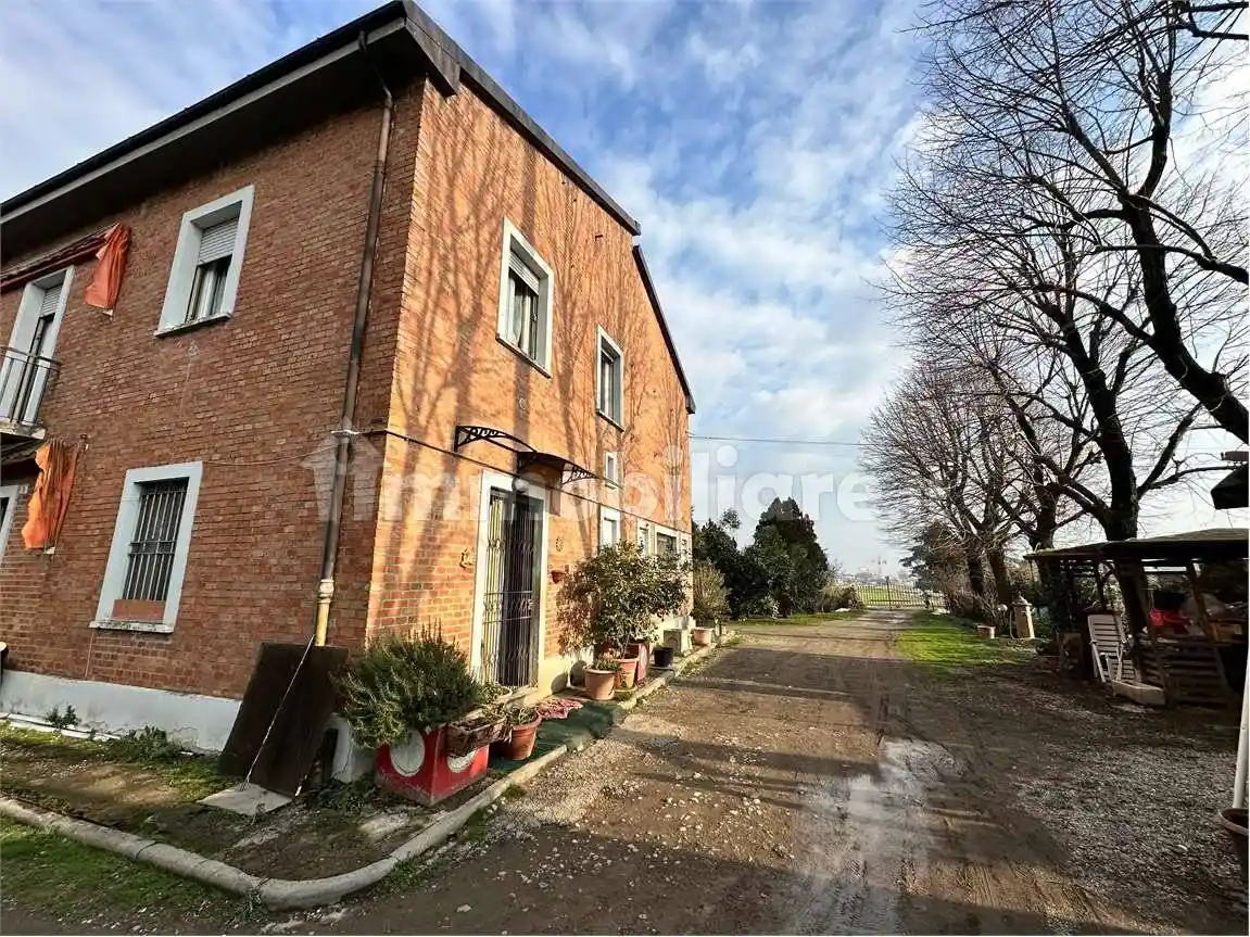 Villa in vendita a Imola