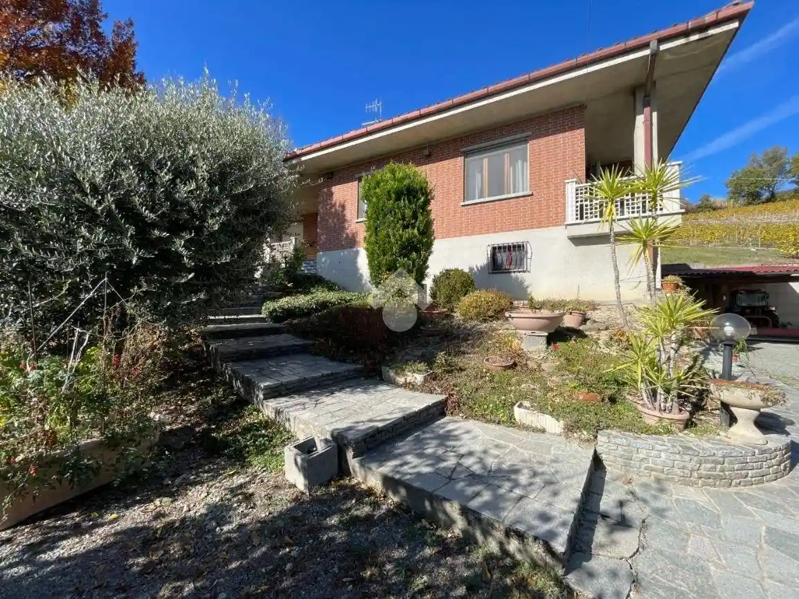 Villa in vendita a Calamandrana