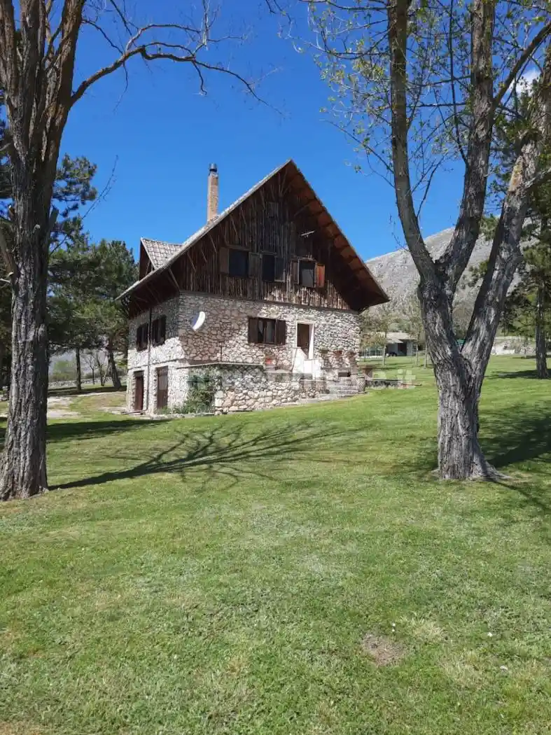 Villa in vendita a Massa d'Albe