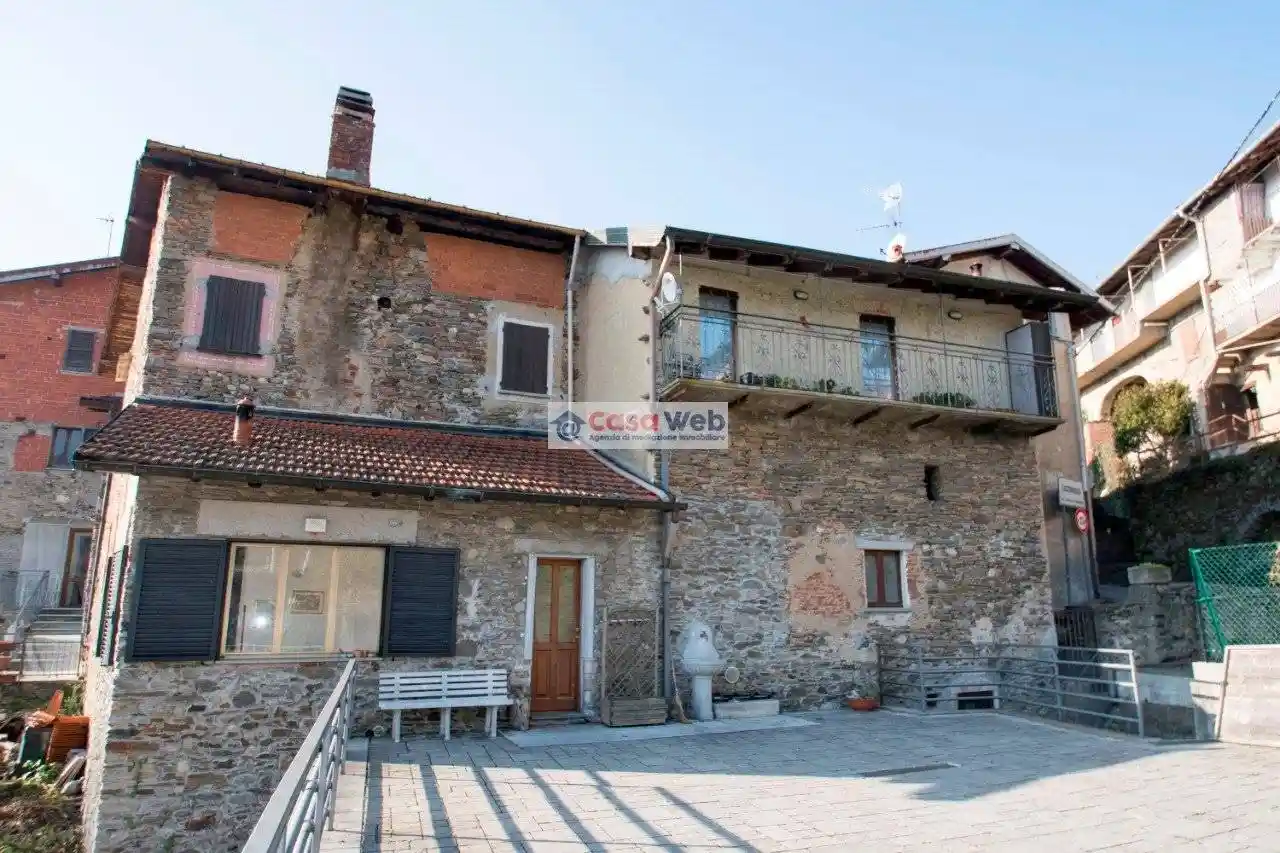 Villa in vendita a Montegrino Valtravaglia