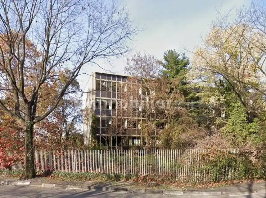 Palazzo - Stabile in vendita a Carnate