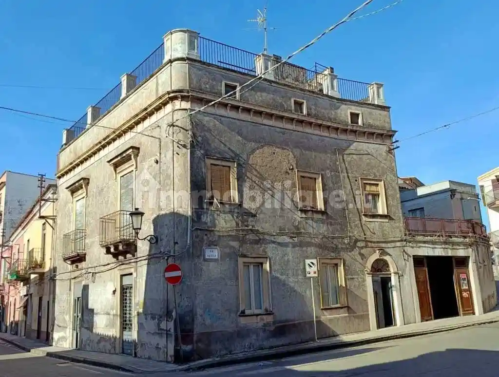 Palazzo - Edificio in vendita a San Giovanni la Punta
