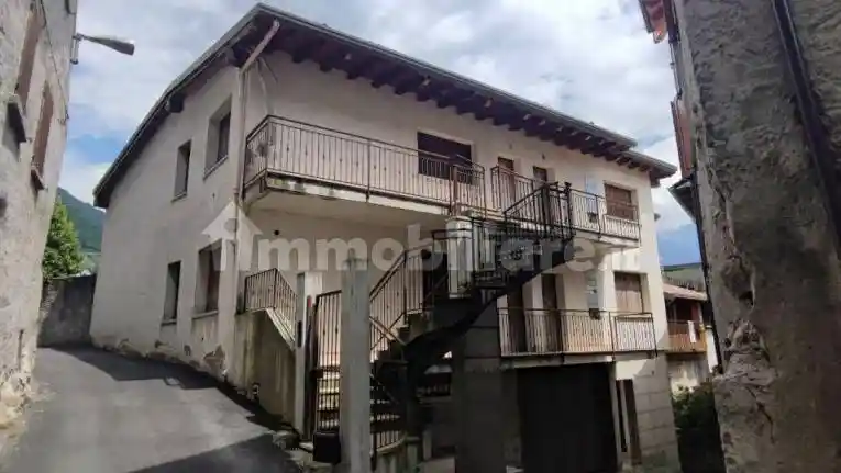 Palazzo - Stabile in vendita a Malegno