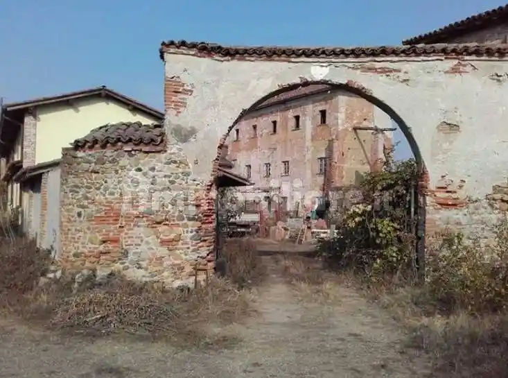 Palazzo - Stabile in vendita a Novi Ligure
